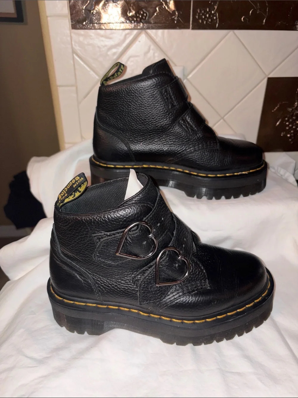 HTF Worn once Dr. Martens Devon Heart leather platform boots